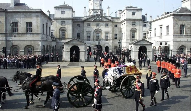 Tang le hiem thay danh cho Nu hoang Anh Elizabeth