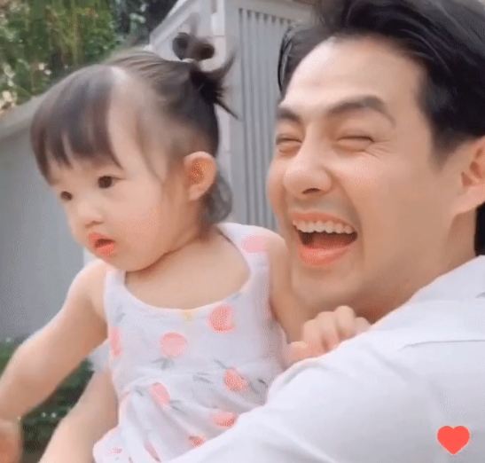 Đông Nhi dạy Winnie nói, nhóc tỳ khiến Ông Cao Thắng xúc động - Hình 2 Dong Nhi day Winnie noi, nhoc ty khien Ong Cao Thang xuc dong-Hinh-2