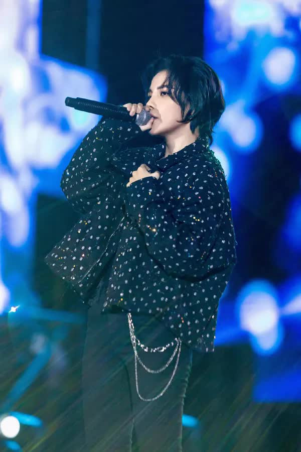 Vũ Cát Tường: Thấy mẹ cơ cực làm lụng, thay cha là trụ cột - Hình 2 Vu Cat Tuong: Thay me co cuc lam lung, thay cha la tru cot-Hinh-2