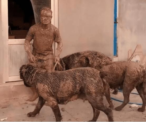 Nguoi dan ong dat cho di dao, khi quay ve vo khong nhan ra-Hinh-2