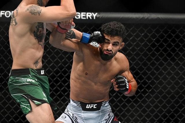 ‘Chien binh’ Duc nga guc truoc cu dam moc cua vo si Mexico