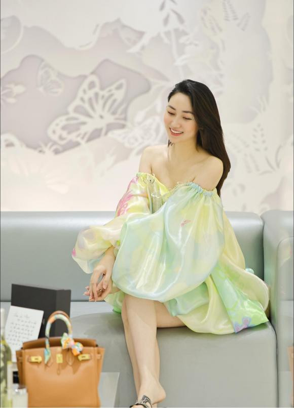 Con gai cua A hau Tra My da lon phong phao-Hinh-6