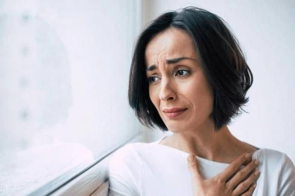 Cai nhau voi me chong ma chong than nhien dung nghich dien thoai-Hinh-5