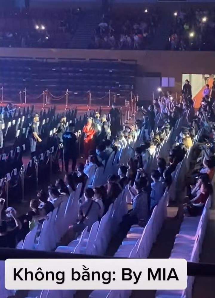 Show ve 2 trieu co Binz, Wowy e am, khach dem tren dau ngon tay-Hinh-5