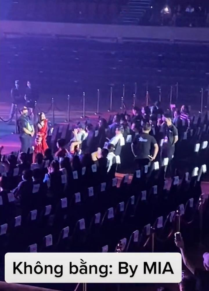 Show ve 2 trieu co Binz, Wowy e am, khach dem tren dau ngon tay-Hinh-4