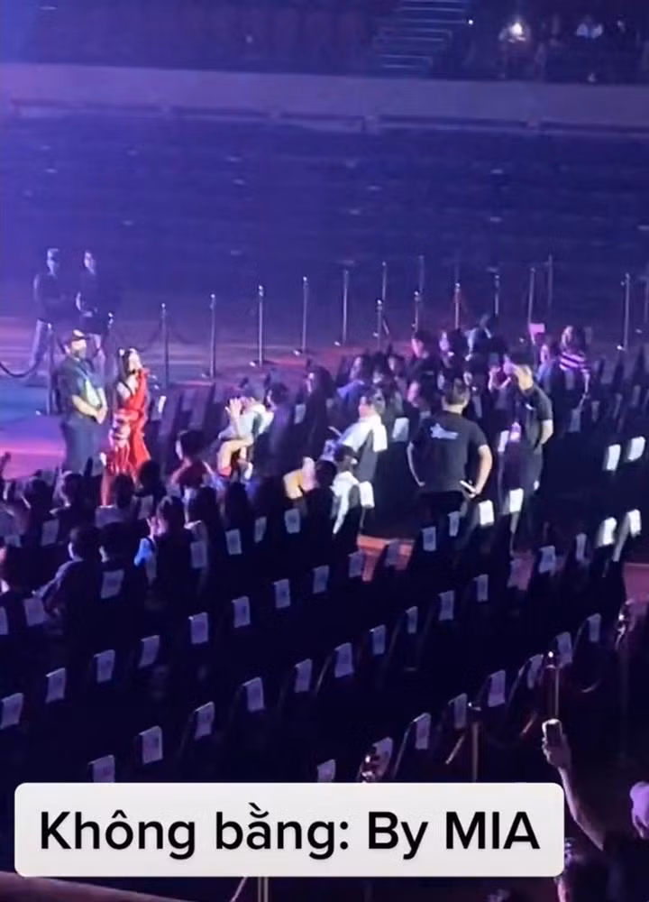 Show ve 2 trieu co Binz, Wowy e am, khach dem tren dau ngon tay-Hinh-4