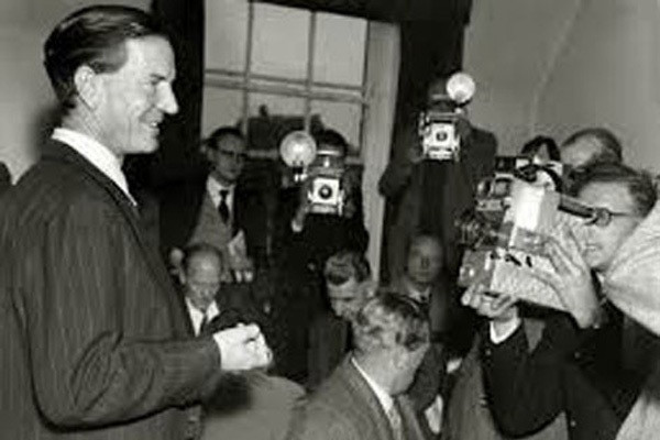 Bi mat cach nghien cuu tin cua gioi tinh bao quoc te