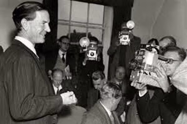 Bi mat cach nghien cuu tin cua gioi tinh bao quoc te