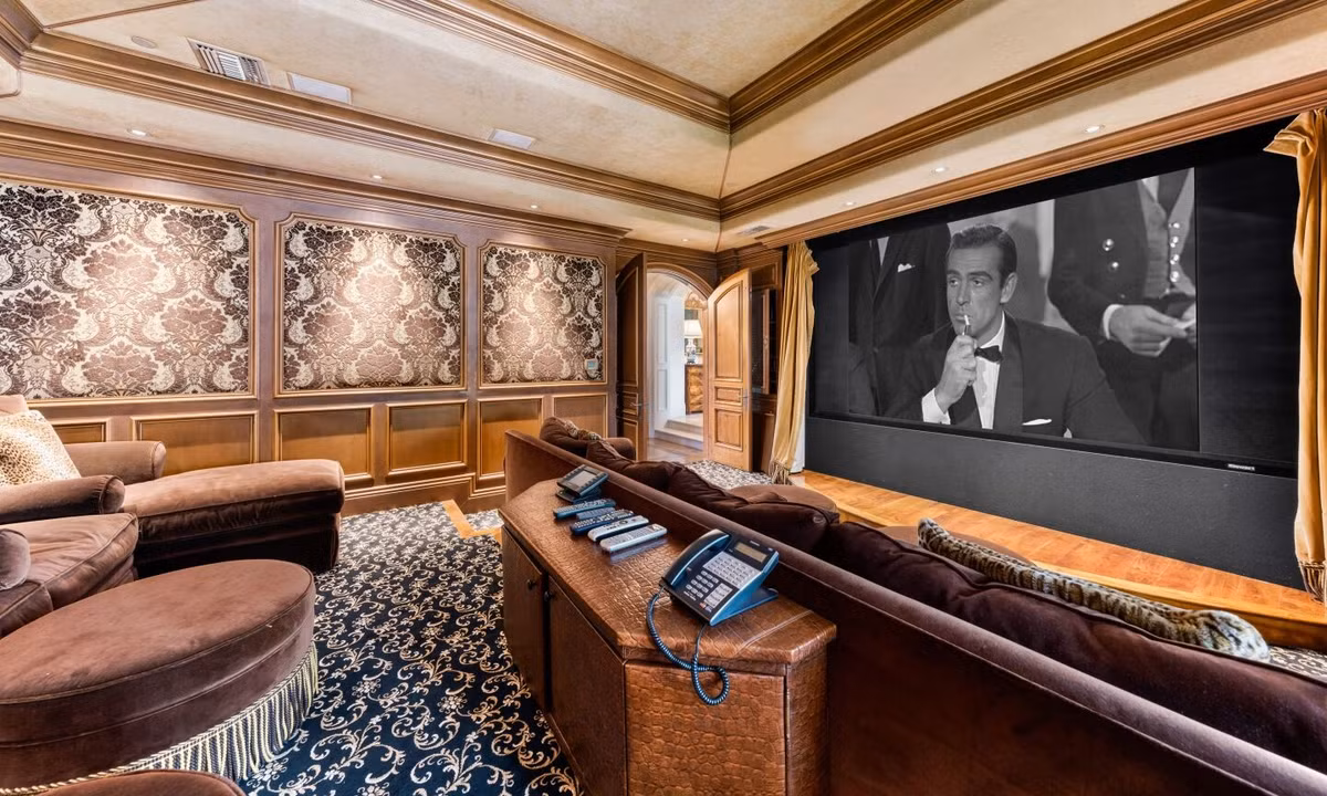 Dinh thu 15 trieu USD cua binh luan vien huyen thoai Vin Scully-Hinh-5