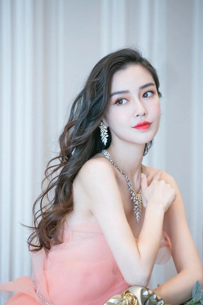 Tom gon Angela Baby hen ho my nam kem 10 tuoi luc nua dem?-Hinh-6