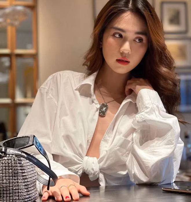 Những mỹ nhân Việt mê mẩn áo sơ mi trắng - Hình 5 Nhung my nhan Viet me man ao so mi trang-Hinh-5