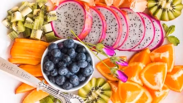 7 loai qua giau canxi khong kem gi trung, sua