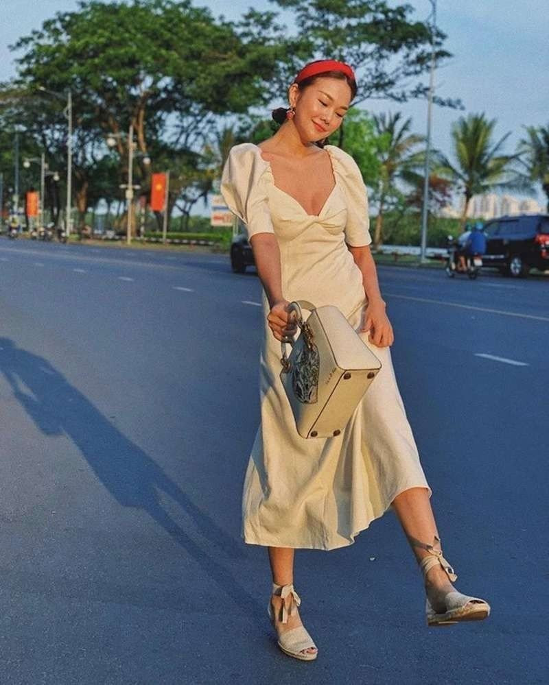 Thanh Hằng sở hữu bộ sưu tập váy hoa ghi điểm ở sự trẻ trung - Hình 7 Thanh Hang so huu bo suu tap vay hoa ghi diem o su tre trung-Hinh-7