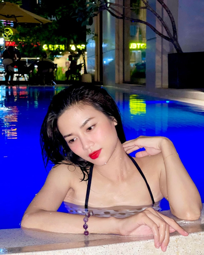 Nu canh sat chup voi dan trai dep tren VTV, ngoai doi ra sao?-Hinh-3