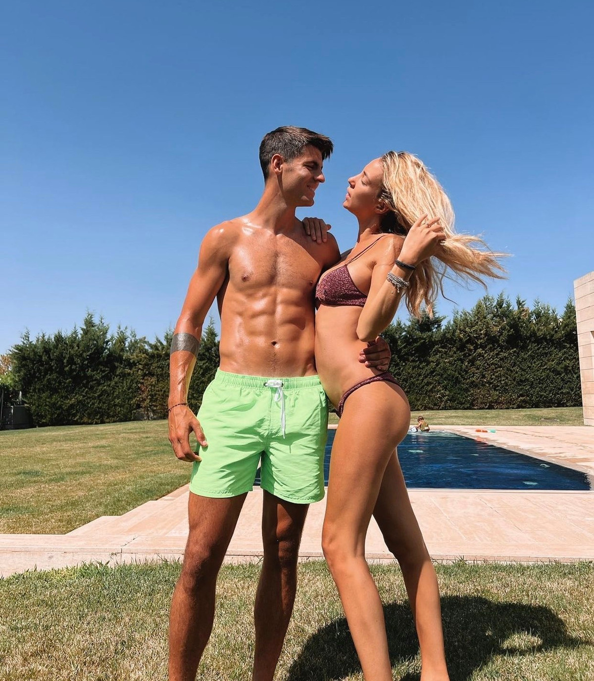 Rời Juventus và có hướng đi mới cho sự nghiệp, Morata vẫn có thể yên tâm khi Alice cùng các con sẽ là điểm tựa gia đình vững chắc cho anh.