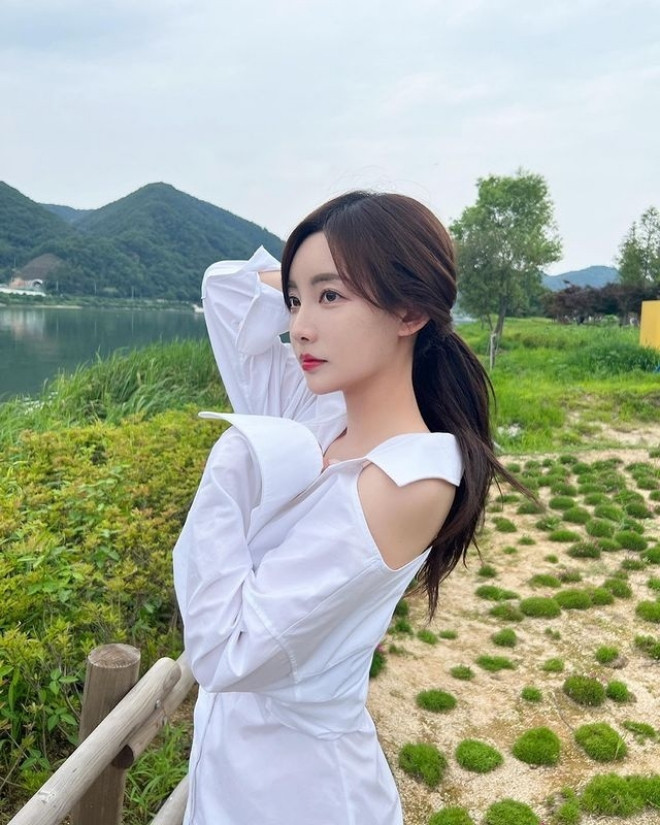 Nu MC Han Quoc noi bat tren khan dai o Qatar vi qua xinh dep-Hinh-9