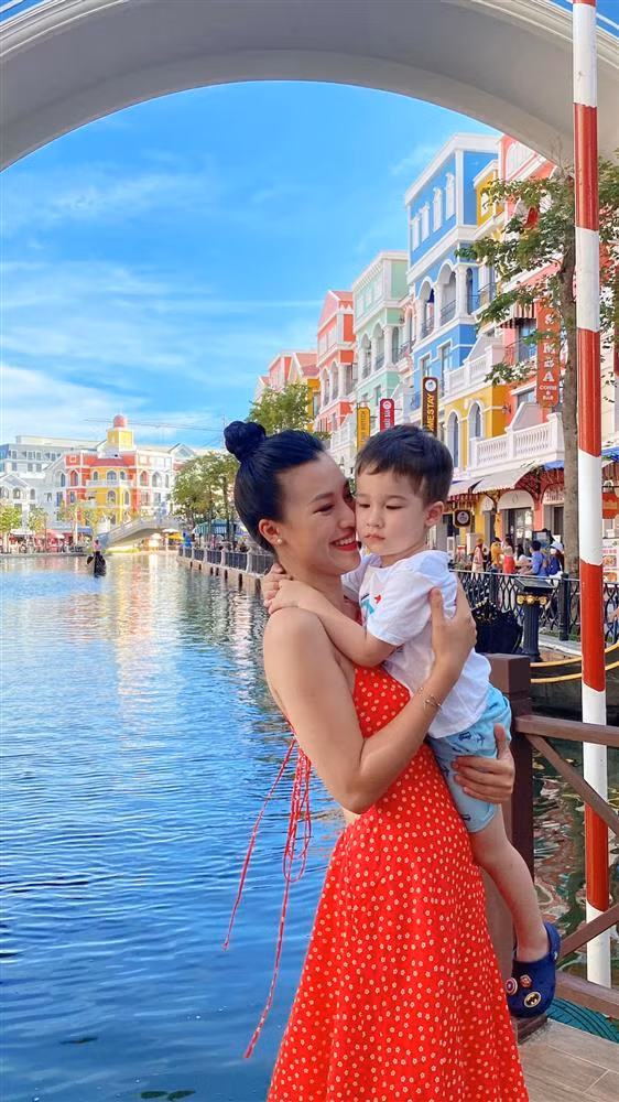 Lo anh chong cu di du lich cung nha de Hoang Oanh?-Hinh-3