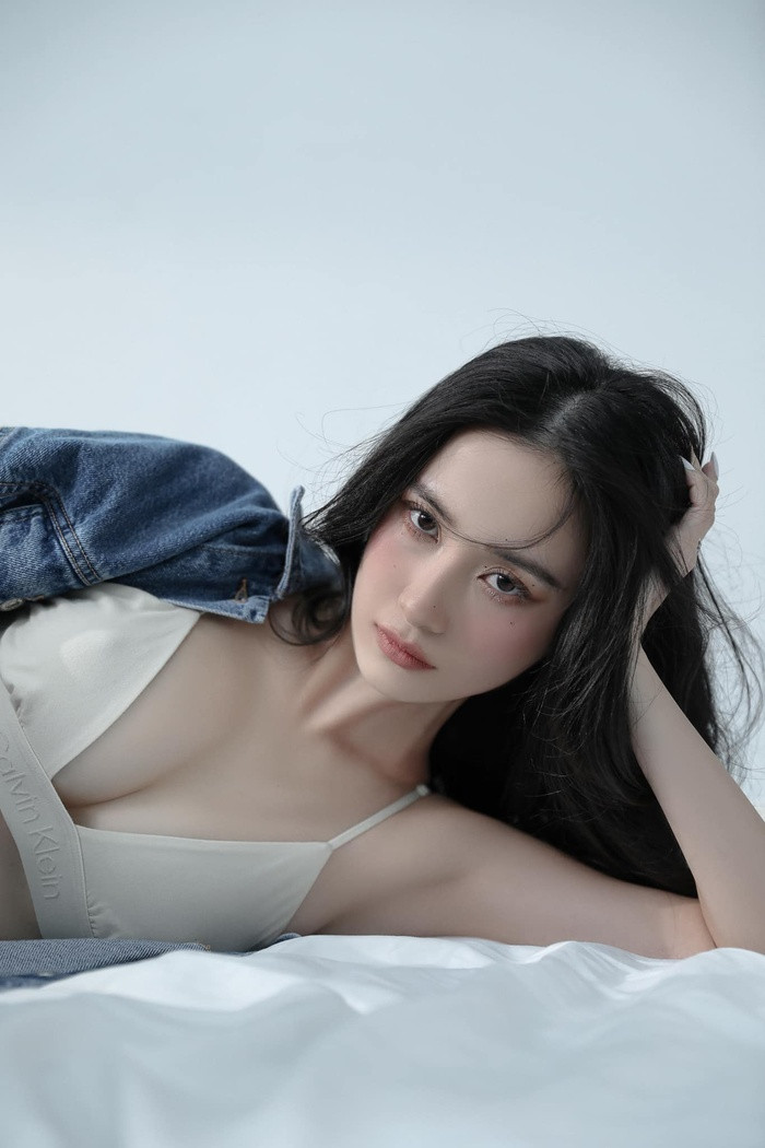 Jun Vũ đăng bộ ảnh 'hở trên kín dưới', khoe vòng 1 căng tràn - Hình 2 Jun Vu dang bo anh 'ho tren kin duoi', khoe vong 1 cang tran-Hinh-2