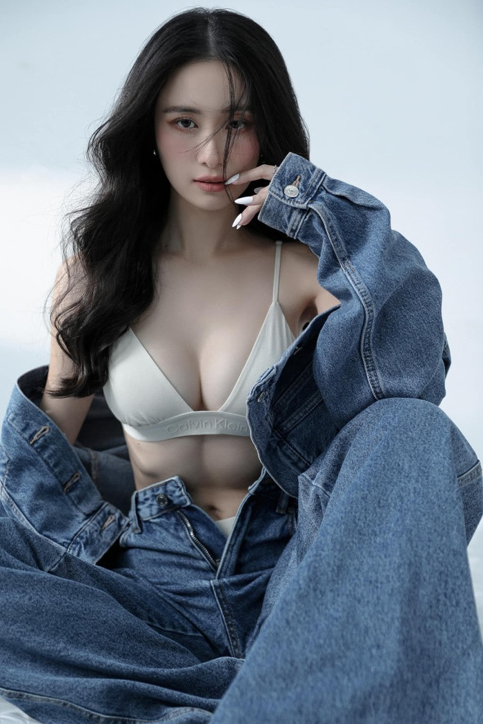 Jun Vũ đăng bộ ảnh 'hở trên kín dưới', khoe vòng 1 căng tràn - Hình 5 Jun Vu dang bo anh 'ho tren kin duoi', khoe vong 1 cang tran-Hinh-5