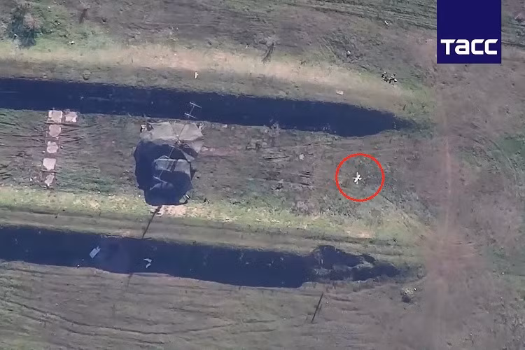 Khoanh khac radar cua Ukraine bi trung don tan cong cua UAV