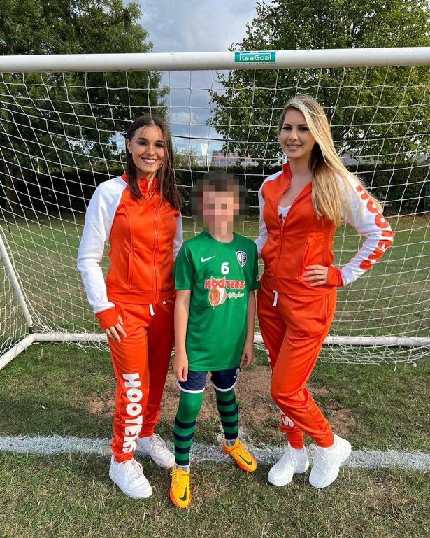 Doi bong U10 duoc tai tro boi nhan hang co nhung nguoi mau nong bong-Hinh-3