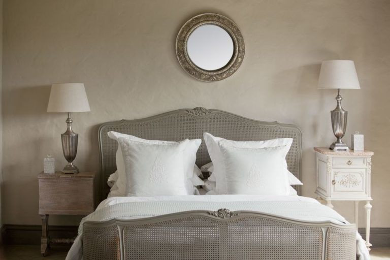 ‘Tam đại sát’ để đầu giường ngủ khiến vợ chồng cả năm lục đục - Hình 3 ‘Tam dai sat’ de dau giuong ngu khien vo chong ca nam luc duc-Hinh-3