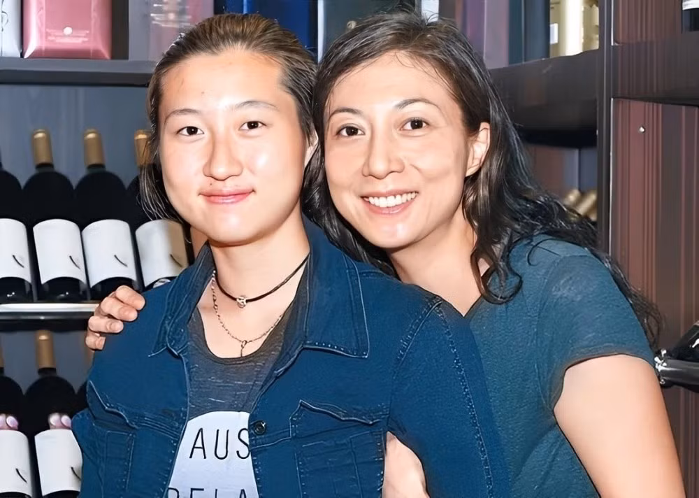 Cuoc song bi kich cua con gai bi Thanh Long bo roi-Hinh-8