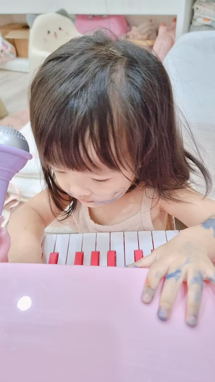 Winnie suýt làm Đông Nhi 'xém té ngửa' Winnie suyt lam Dong Nhi 'xem te ngua'