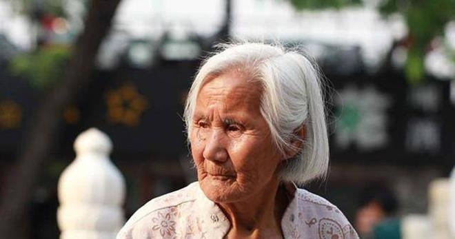 Mùi người già vì đâu mà có, cách khắc phục mùi người già - Hình 2 Mui nguoi gia vi dau ma co, cach khac phuc mui nguoi gia-Hinh-2