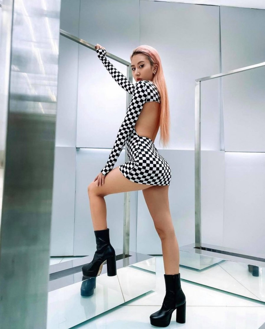 Quynh Anh Shyn can dep nhung chiec vay body om sat-Hinh-2