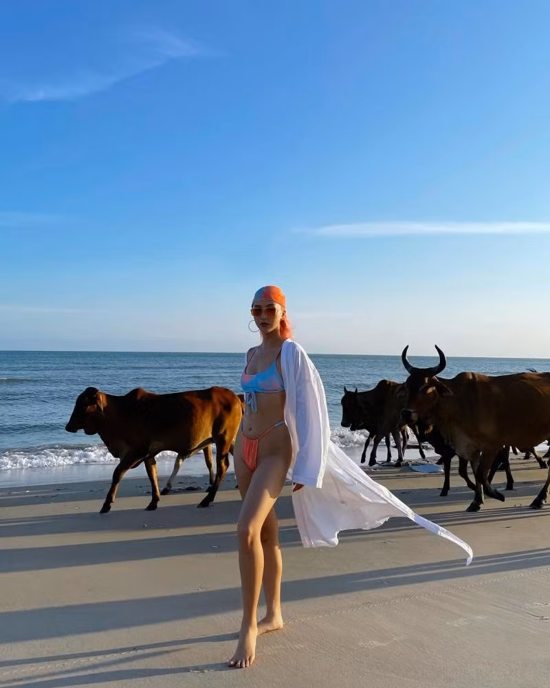 Quynh Anh Shyn can dep nhung chiec vay body om sat