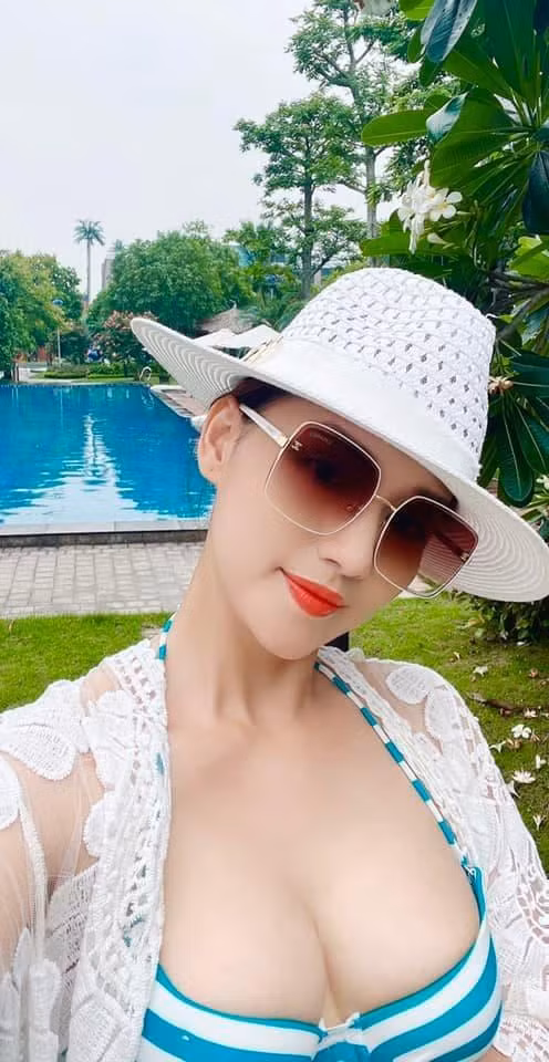 La Thanh Huyen khoe vong 1 ngop tho - Ngoc Trinh 'banh beo chua'