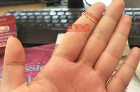  Người có 3 vân. Người có 3 vân thường được quý nhân khác giới hay đào hoa quý nhân trông cậy, sự nghiệp suôn sẻ, trong đời ít khi lo lắng về tiền bạc. 