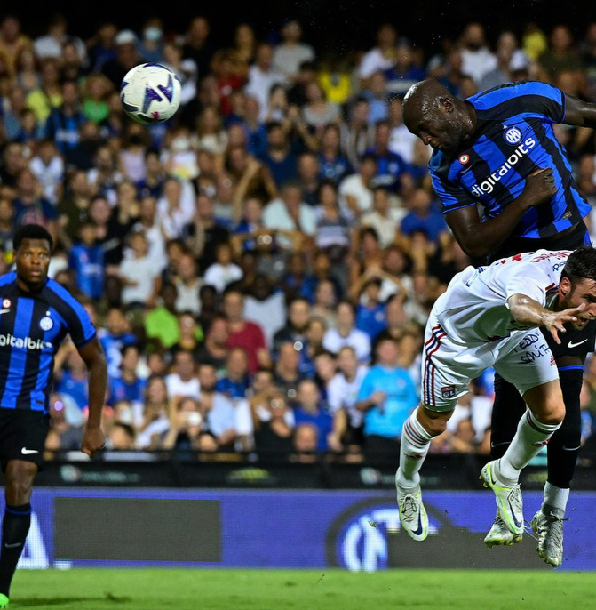 Lukaku gây sốc với thể hình cơ bắp - Hình 11 Lukaku gay soc voi the hinh co bap-Hinh-11