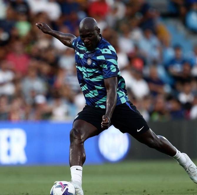 Lukaku gây sốc với thể hình cơ bắp - Hình 7 Lukaku gay soc voi the hinh co bap-Hinh-7