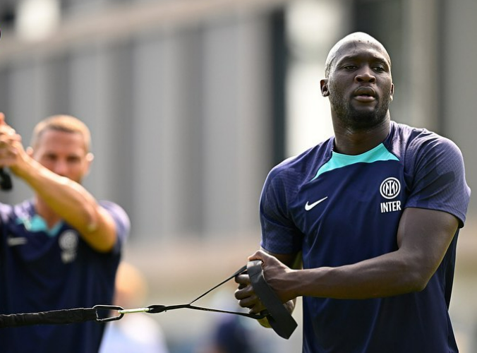 Lukaku gây sốc với thể hình cơ bắp - Hình 9 Lukaku gay soc voi the hinh co bap-Hinh-9