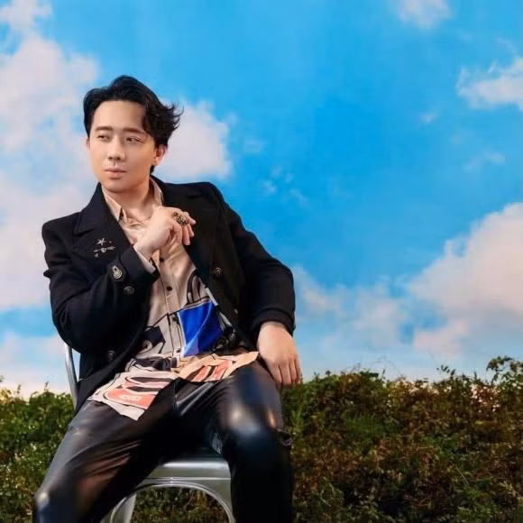 Tran Thanh tung loat anh dien vest cuc banh bao, tu nhan minh la soai ca-Hinh-3