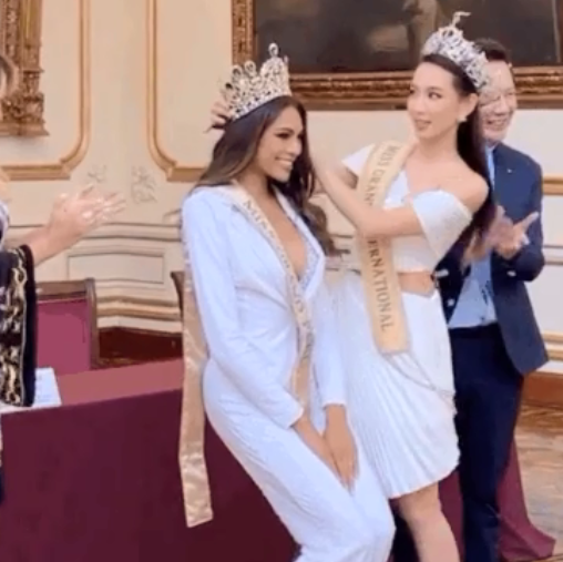 Thùy Tiên thay đổi biểu cảm 180 độ gây sốt Thuy Tien thay doi bieu cam 180 do gay sot