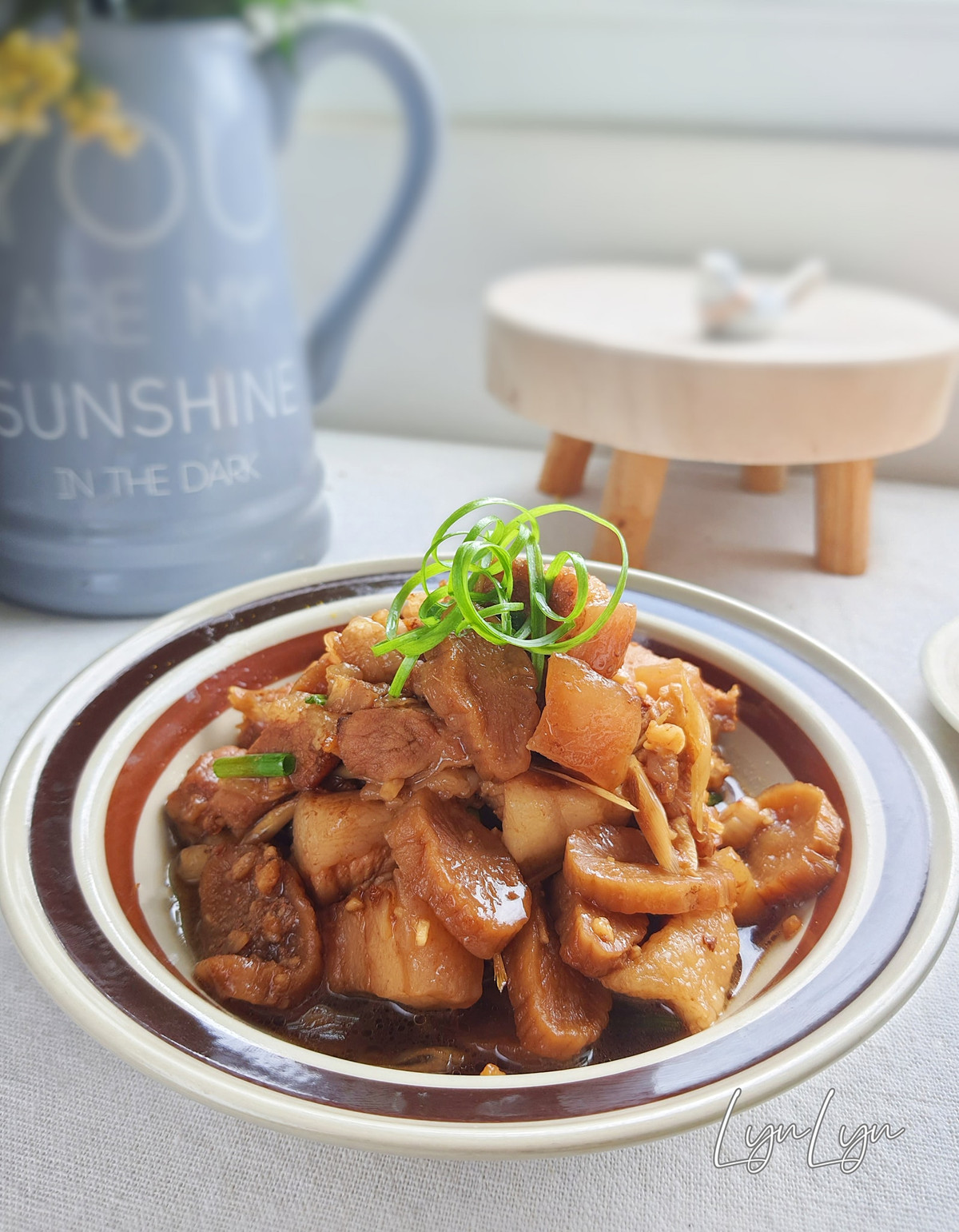 Kho thịt với loại củ này cho món ngon béo thơm, giòn ngọt - Hình 2 Kho thit voi loai cu nay cho mon ngon beo thom, gion ngot-Hinh-2