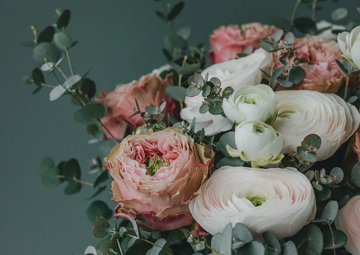 Họ hàng ở quê mời cưới, chồng nói một câu khiến vợ bật khóc Ho hang o que moi cuoi, chong noi mot cau khien vo bat khoc