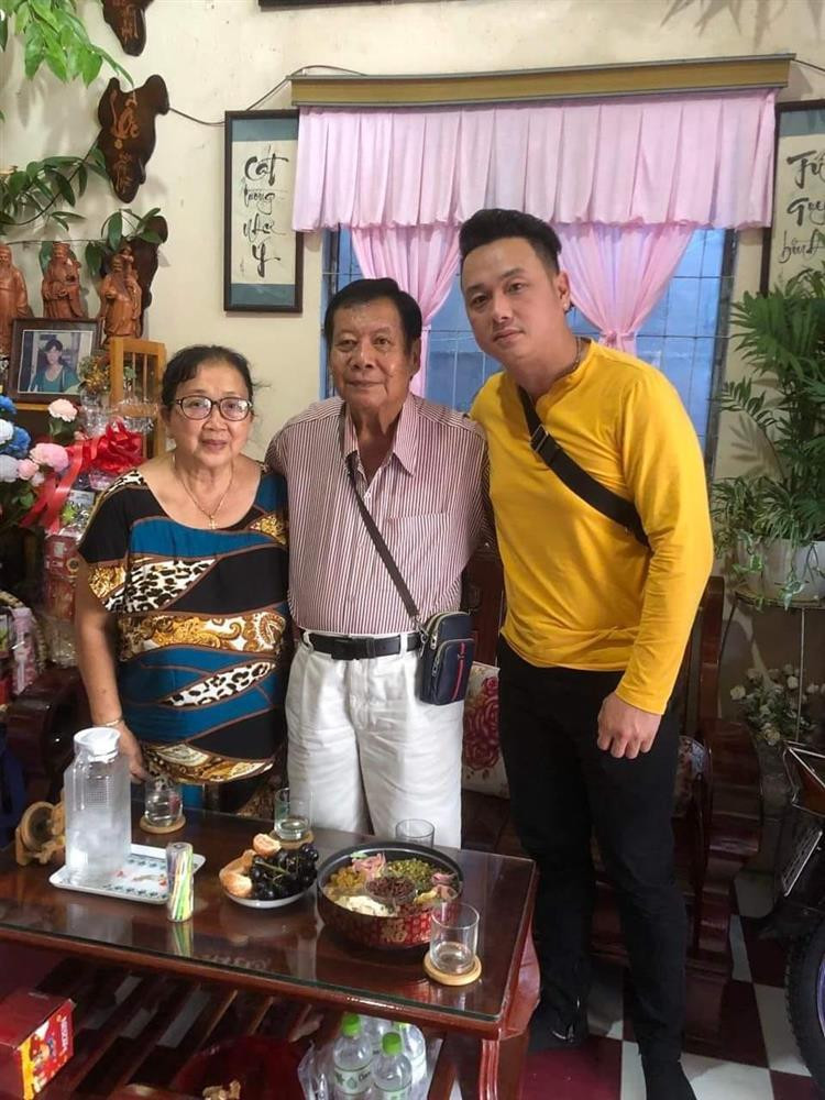 Han Thai Tu ngam ngui ve tham mo co ca si Van Quang Long