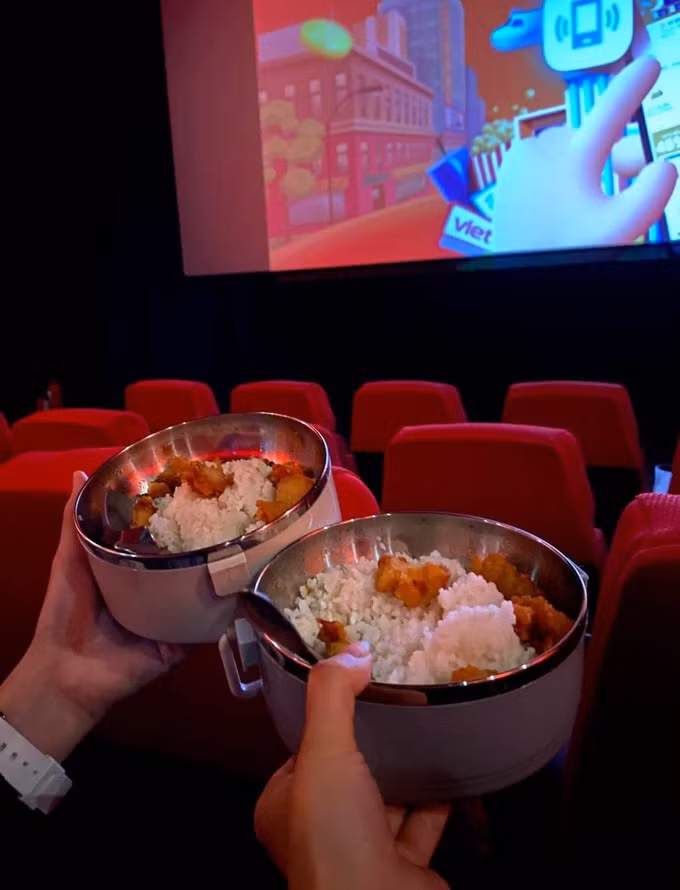 Su that ve viec an com nha trong rap phim khien gioi tre xon xao-Hinh-3