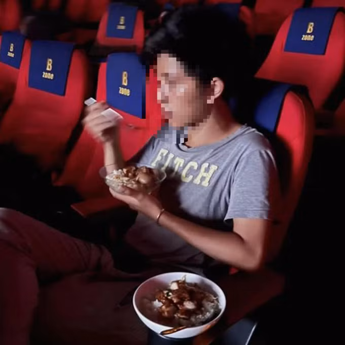 Su that ve viec an com nha trong rap phim khien gioi tre xon xao-Hinh-2