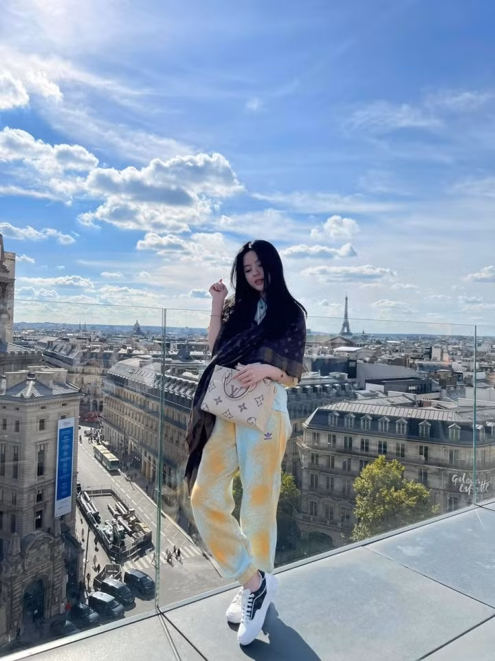 Ban gai tin don cua Quang Hai tung anh lung linh tai Phap-Hinh-7