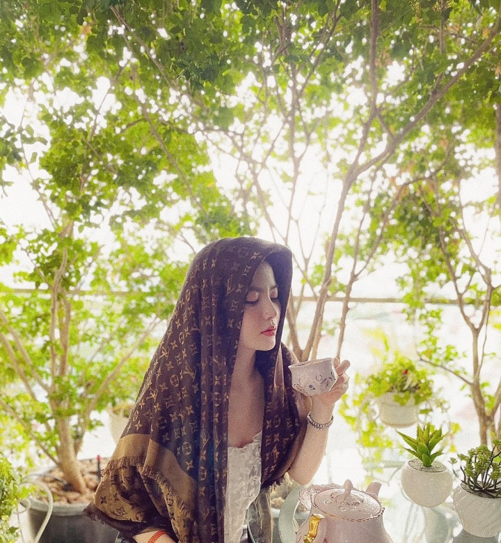 Ban gai tin don cua Quang Hai tung anh lung linh tai Phap