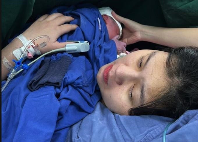 Vừa lên chức bố, trung vệ ĐTQG Việt Nam lên tuyển tập trung Vua len chuc bo, trung ve DTQG Viet Nam len tuyen tap trung