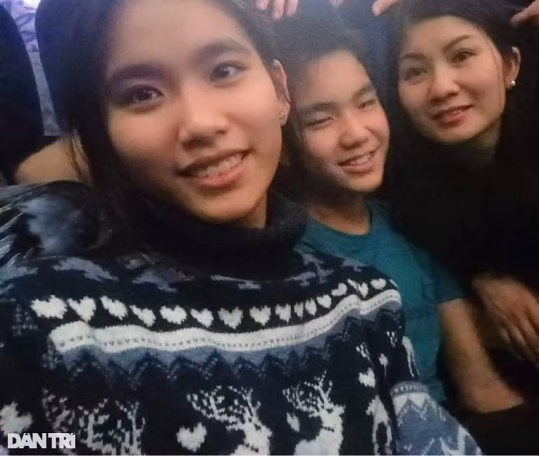 Nguoi Viet tren chuyen tau chat nhu nem roi 