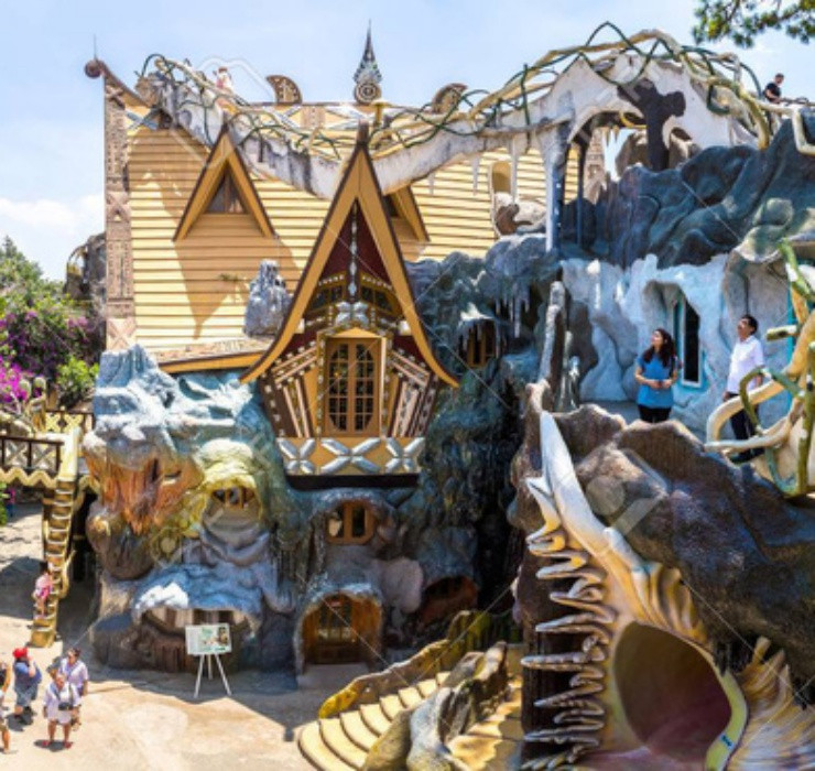 Sau khi xuất hiện trên trang báo CNN nổi tiếng của Mỹ, căn nhà này đã nhận được nhiều lời ca ngợi về vẻ ngoài ấn tượng, không hề thua kém những tác phẩm của các nghệ sĩ nổi tiếng thế giới.