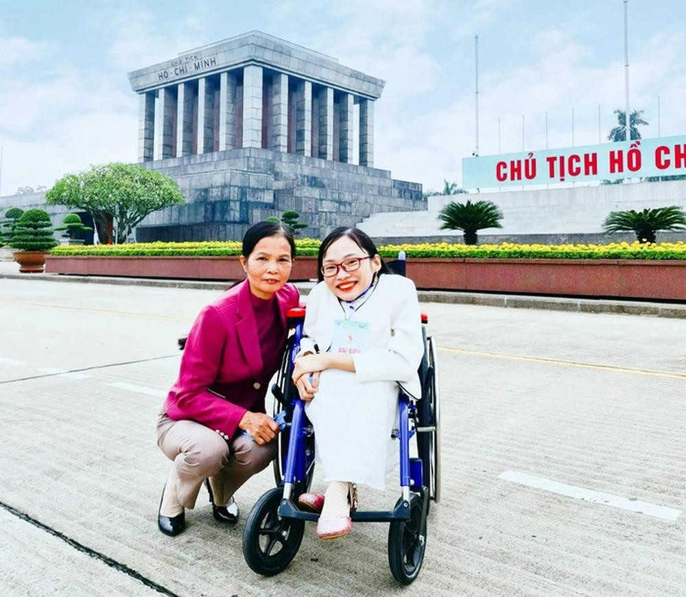 Co gai xuong thuy tinh 32 tuoi: 'Toi co nhieu nguoi yeu lam!'-Hinh-4