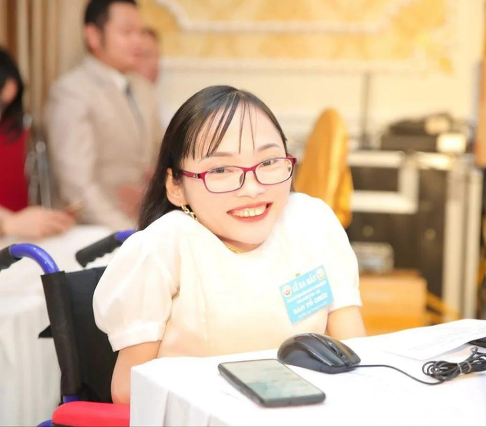 Co gai xuong thuy tinh 32 tuoi: 'Toi co nhieu nguoi yeu lam!'